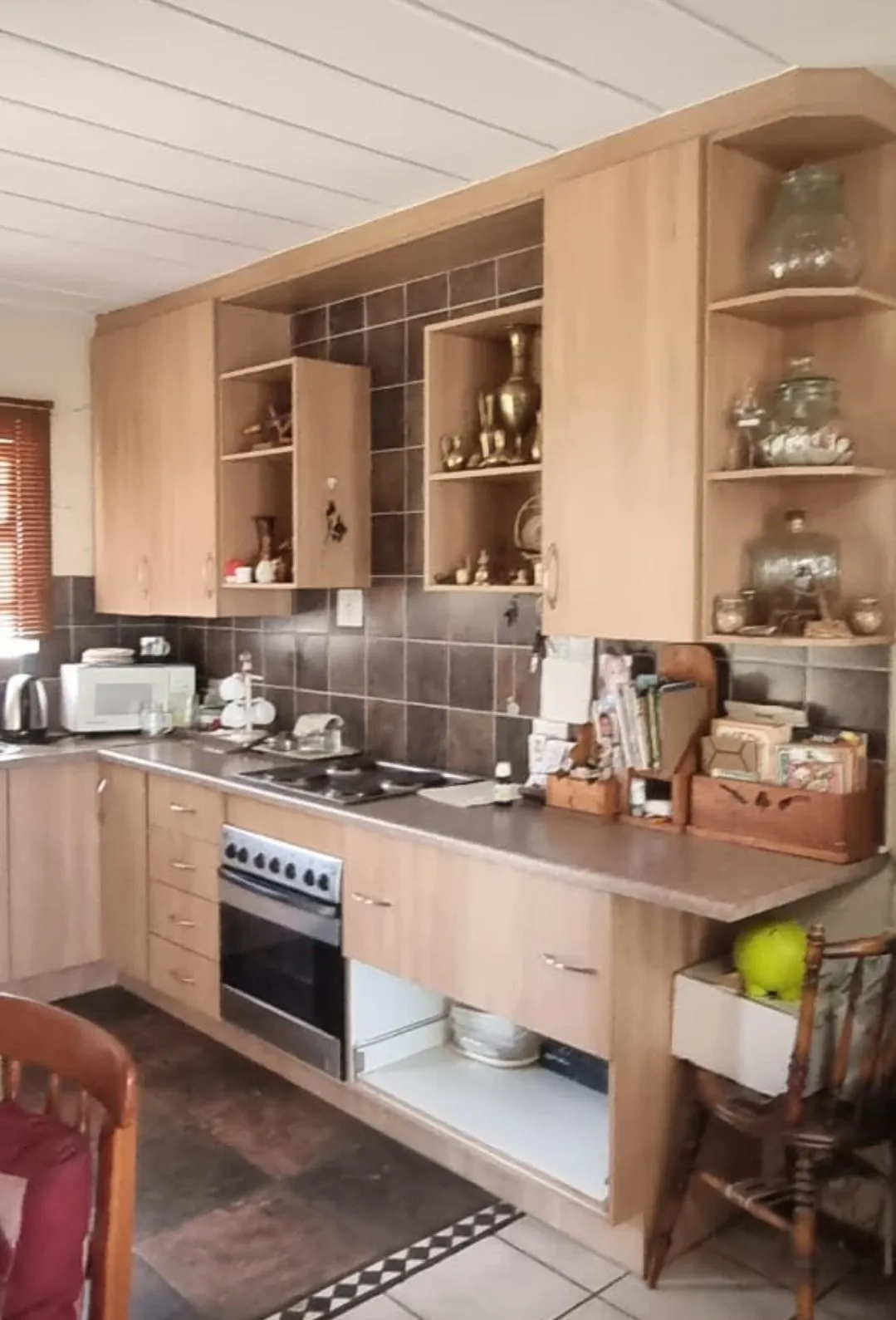 A new chapter in olive: the kitchen before its transformation.