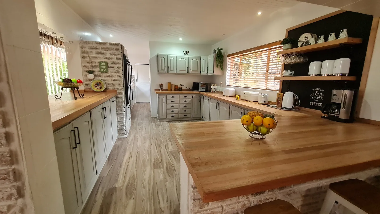 A Scandinavian-inspired kitchen: after painting and decorating.